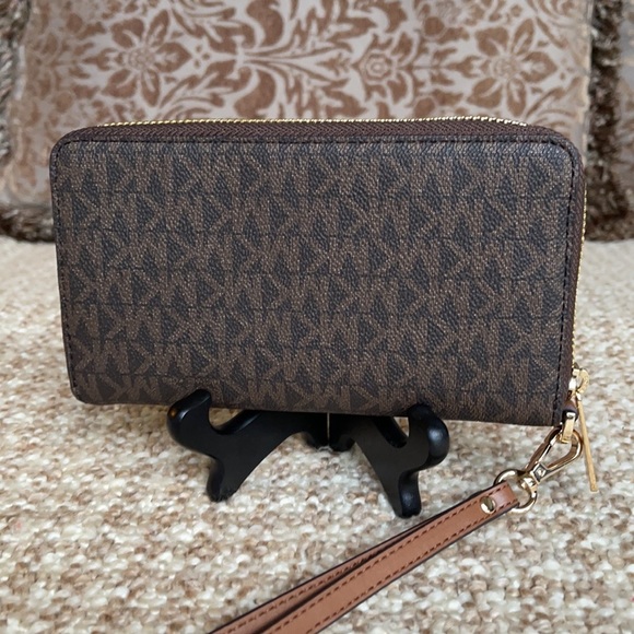 Michael Kors Jet Set Travel LG Flat MF Phone Case - Picture 5 of 16